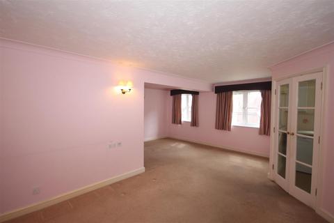 2 bedroom flat for sale, Archers Court, Salisbury