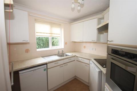 2 bedroom flat for sale, Archers Court, Salisbury