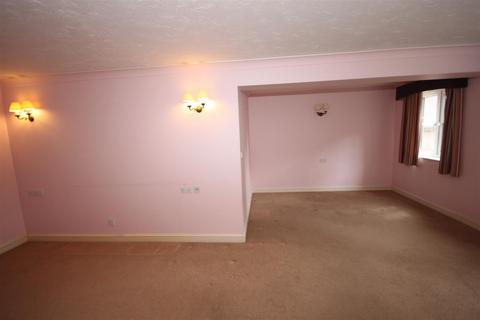 2 bedroom flat for sale, Archers Court, Salisbury