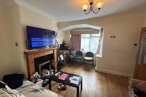 3 bedroom semi-detached house for sale, June Avenue, Leigh