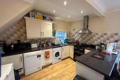 3 bedroom semi-detached house for sale, June Avenue, Leigh