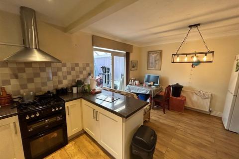 3 bedroom semi-detached house for sale, June Avenue, Leigh