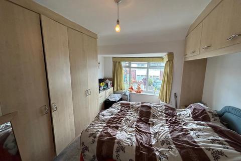 3 bedroom semi-detached house for sale, June Avenue, Leigh