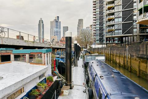 undefined, Nine Elms Pier, Nine Elms, SW11