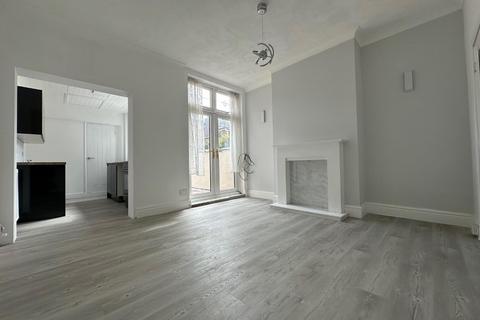 2 bedroom terraced house to rent, Gordon Street, Stoke-On-Trent ST6