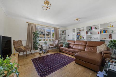 May Bate Avenue, Kingston Upon Thames KT2