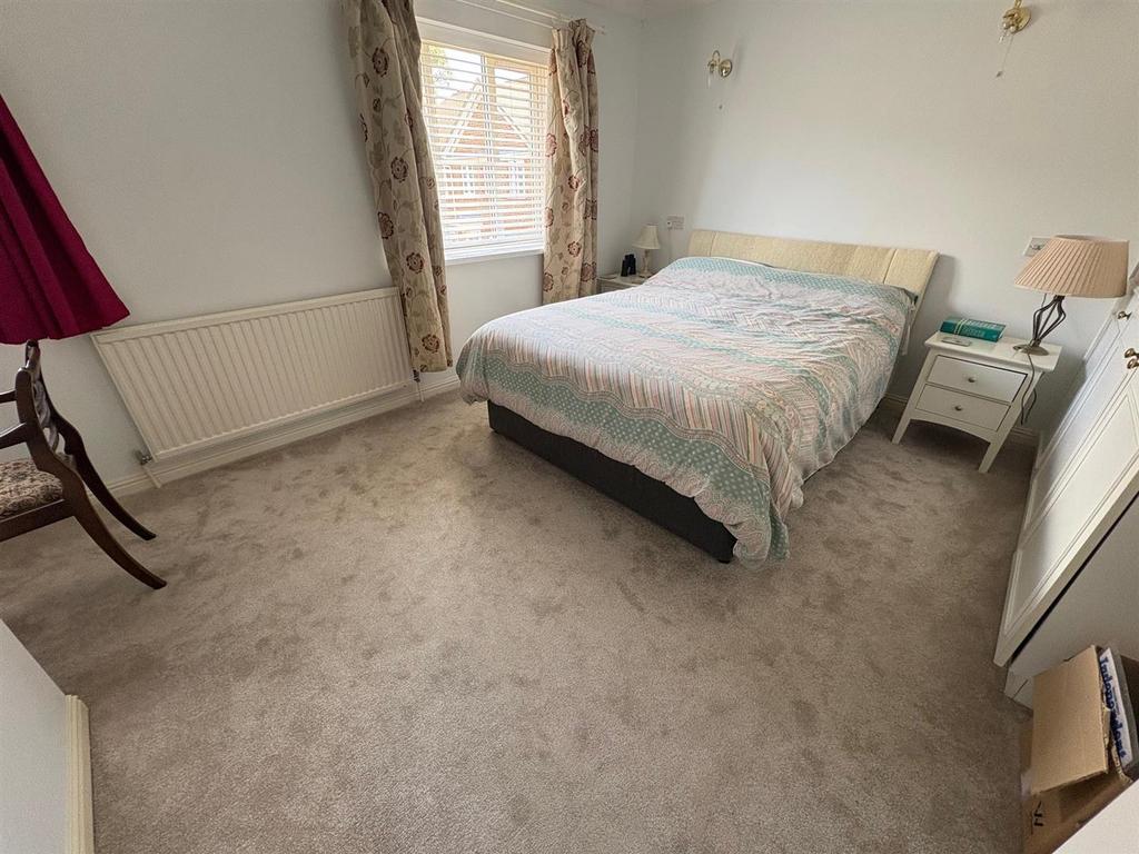 Bed2.jpg