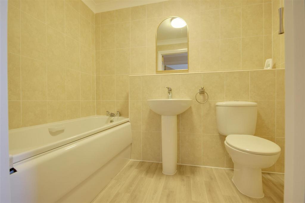 Bathroom 2.jpg
