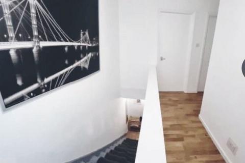 1 bedroom in a flat share to rent, Shreveport House, N19