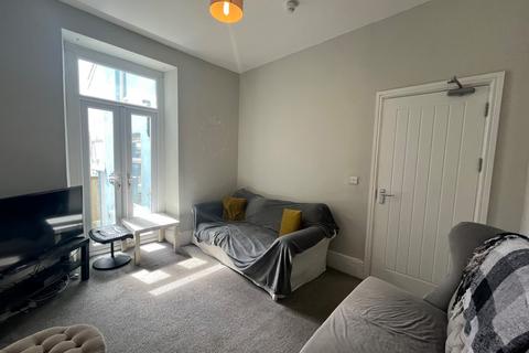 4 bedroom terraced house to rent, Victoria Tce, Swansea