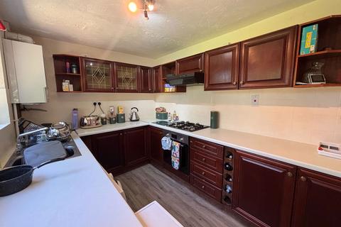 2 bedroom flat to rent, Bowlas Avenue, Sutton Coldfield B74