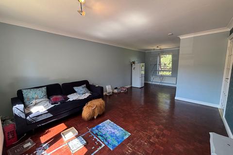 2 bedroom flat to rent, Bowlas Avenue, Sutton Coldfield B74