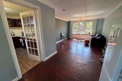 2 bedroom flat to rent, Bowlas Avenue, Sutton Coldfield B74