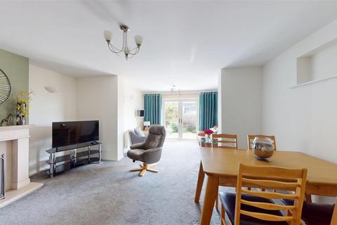 4 bedroom semi-detached house for sale, Windmill Crescent, Northowram, Halifax
