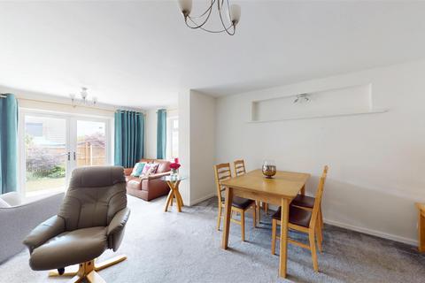 4 bedroom semi-detached house for sale, Windmill Crescent, Northowram, Halifax