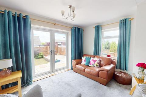 4 bedroom semi-detached house for sale, Windmill Crescent, Northowram, Halifax