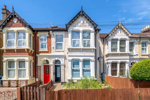 Woodside Green, South Norwood, SE25