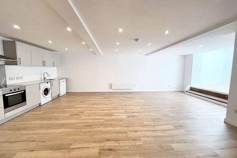 2 bedroom flat to rent, High Street, Maidstone ME14