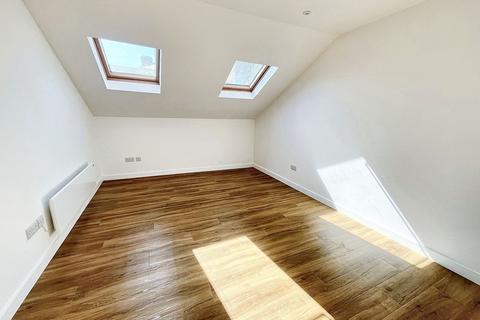 2 bedroom flat to rent, High Street, Maidstone ME14
