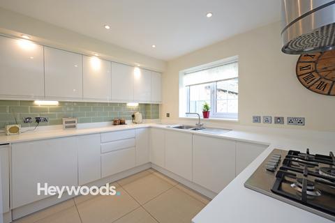 40 Turnberry Drive, Stoke-on-trent, ST4 8EZ
