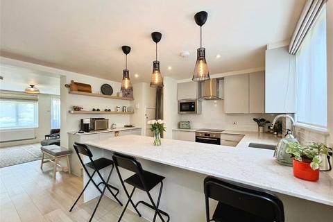 2 bedroom flat for sale, Greenacres, London SE9