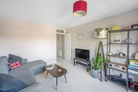 58 Turenne Close, London, SW18 1JW