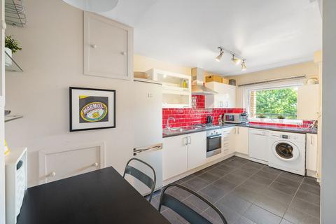 58 Turenne Close, London, SW18 1JW