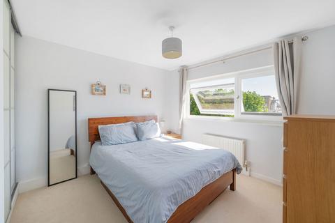 58 Turenne Close, London, SW18 1JW