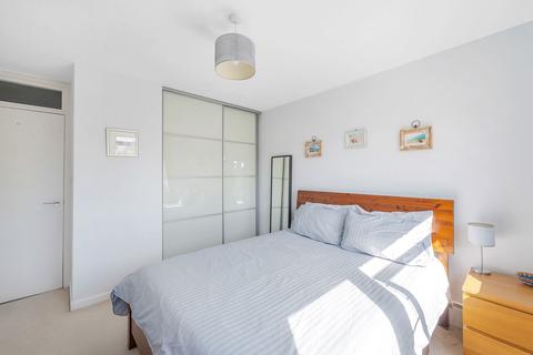 58 Turenne Close, London, SW18 1JW