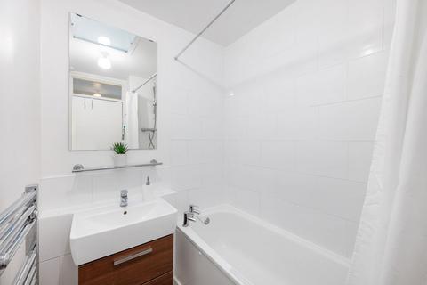 58 Turenne Close, London, SW18 1JW