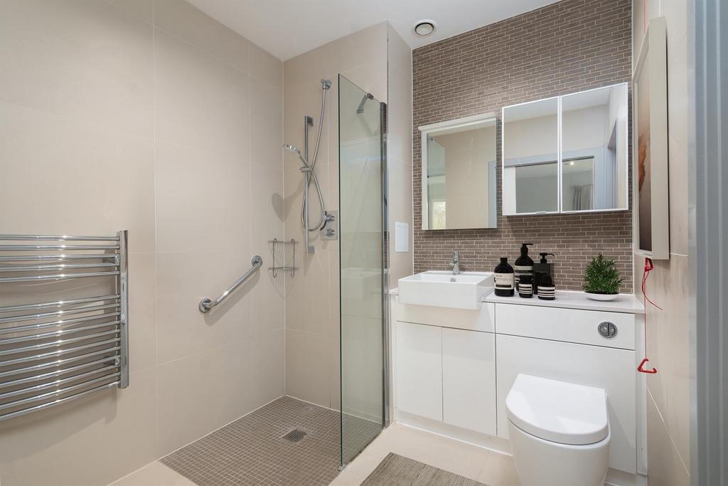 Apt14-bathroom-vs.jpg