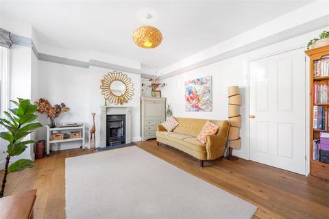 2 bedroom flat for sale, Queen Mary Road, London, SE19