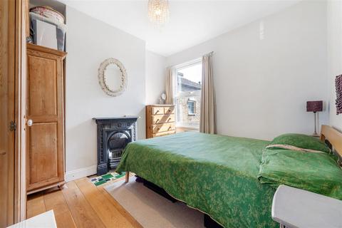 2 bedroom flat for sale, Queen Mary Road, London, SE19