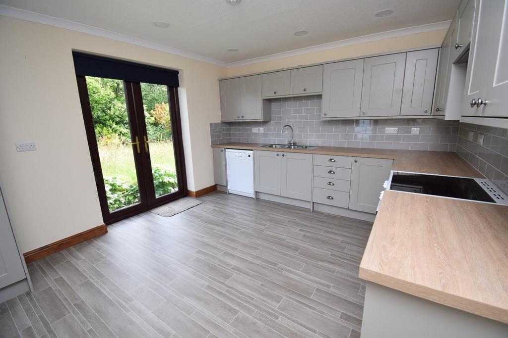 Kitchen 2.JPG