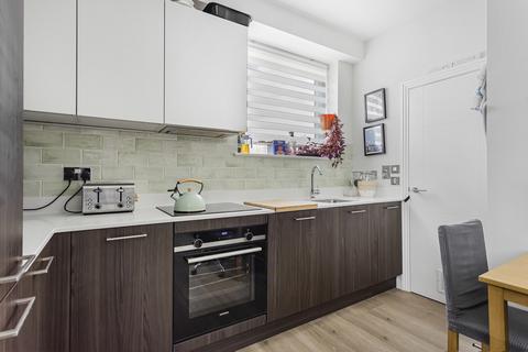 1 bedroom apartment for sale, Guildford Street, Surrey KT16