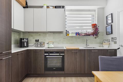 1 bedroom apartment for sale, Guildford Street, Surrey KT16