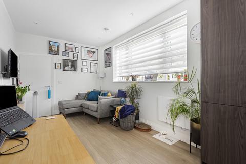 1 bedroom apartment for sale, Guildford Street, Surrey KT16