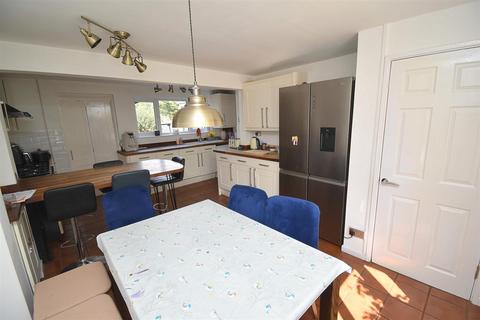 54 Park View Crescent, Great Baddow, Chelmsford, CM2 8HX
