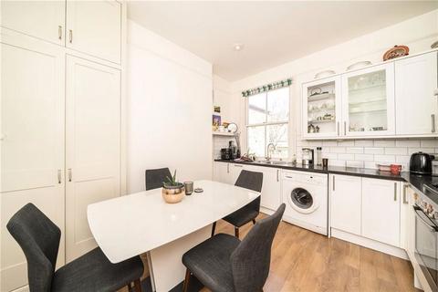 2 bedroom flat for sale, Gayville Road, London SW11