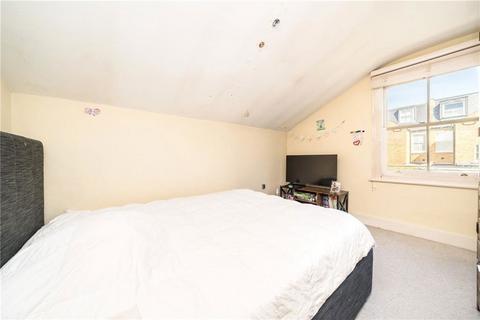 2 bedroom flat for sale, Gayville Road, London SW11