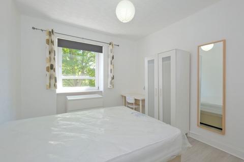 3 bedroom flat to rent, Powis Circle, Old Aberdeen, Aberdeen, AB24