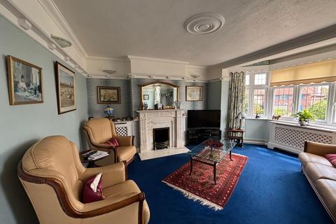 3 bedroom flat for sale, Eton Road, Frinton-on-Sea, CO13