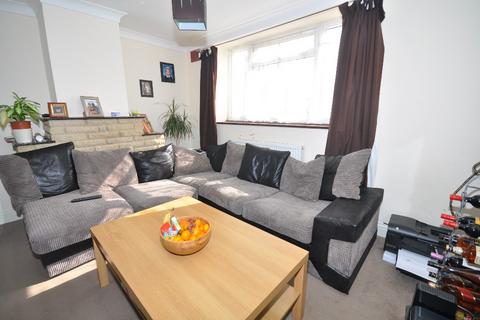 2 bedroom flat to rent, Dagenham Road, Dagenham RM10