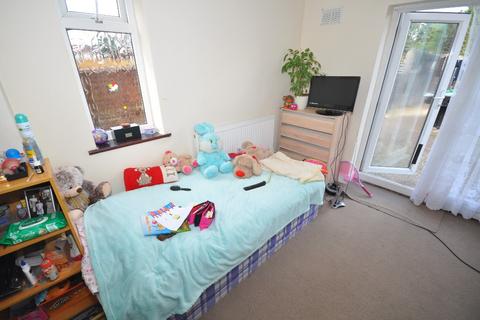 2 bedroom flat to rent, Dagenham Road, Dagenham RM10