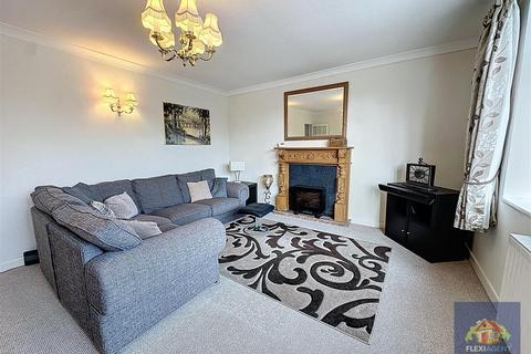 2 bedroom flat to rent, Saxon Road, Southport PR8