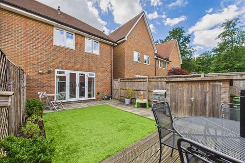 7 Bricklayer Lane, Faygate, Horsham, RH12 0AA