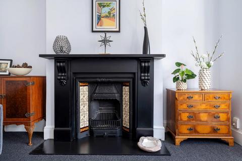 2 bedroom flat for sale, Helix Road, SW2