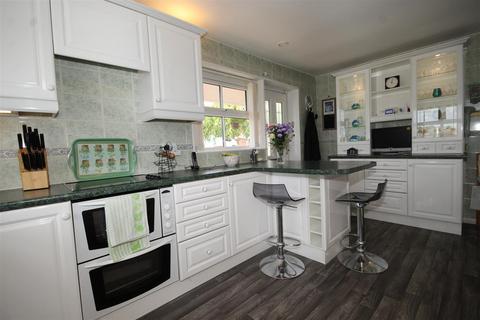 4 bedroom detached bungalow for sale, Bexhill Close, Pontefract