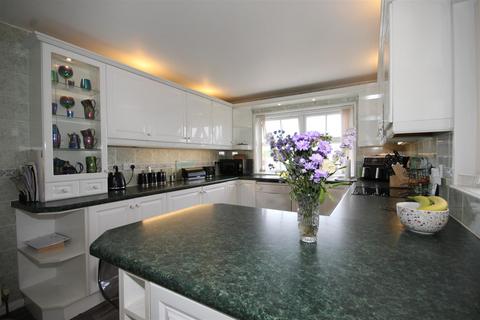4 bedroom detached bungalow for sale, Bexhill Close, Pontefract