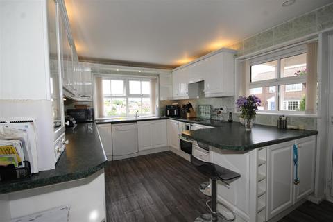 4 bedroom detached bungalow for sale, Bexhill Close, Pontefract